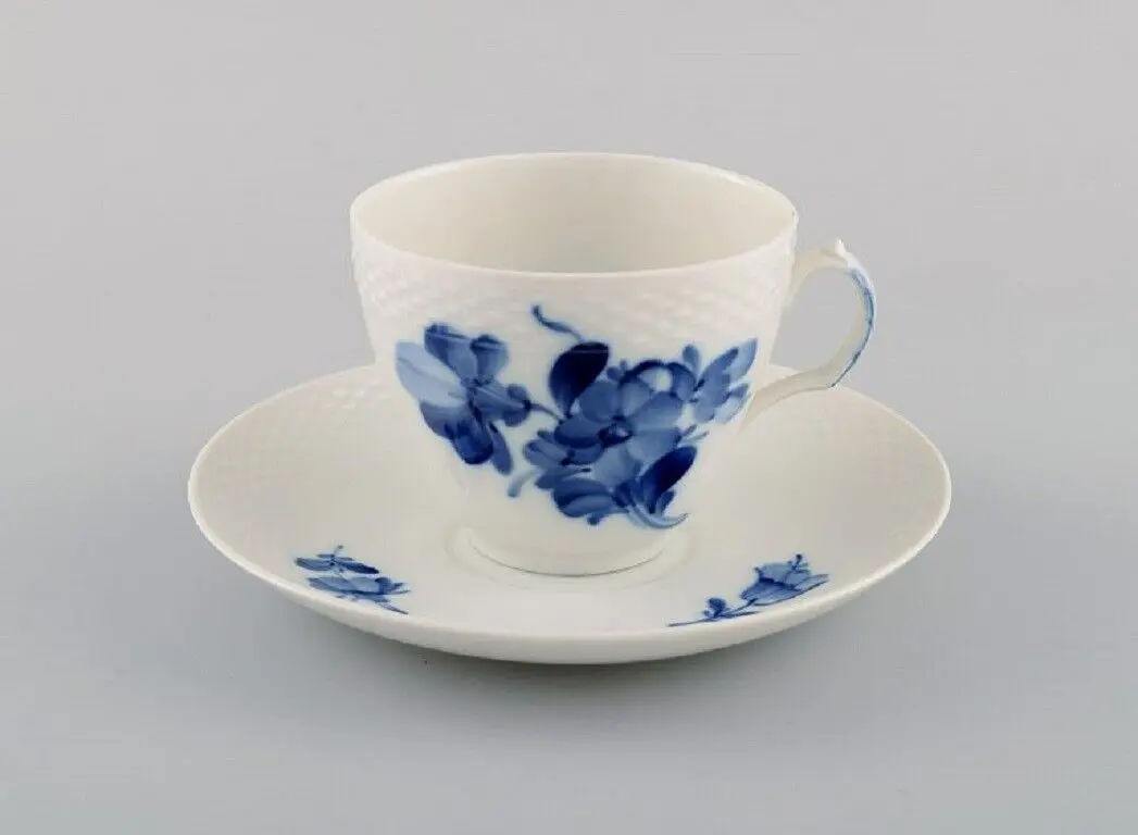 10 geflochtene Kaffeetassen mit Untertassen der blauen Blume von Royal Copenhagen aus den 1960er Jahren
