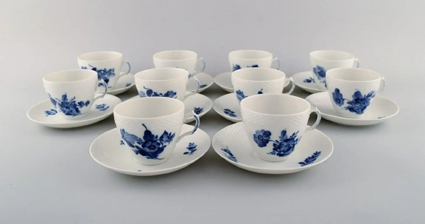 10 geflochtene Kaffeetassen mit Untertassen der blauen Blume von Royal Copenhagen aus den 1960er Jahren