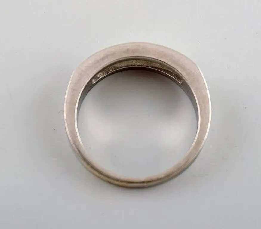 14 Karat Weißgoldring mit 9 ovalen Diamanten