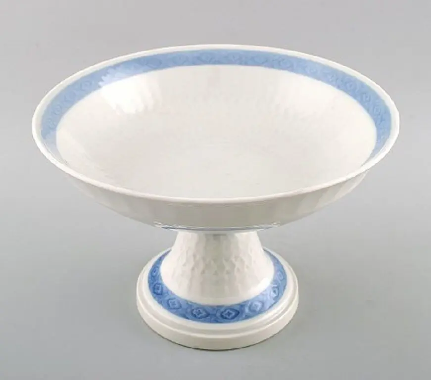 2er Set. Blaue Fan Royal Copenhagen Porzellan Geschirr. Große Schalen auf erhöhtem Fuß