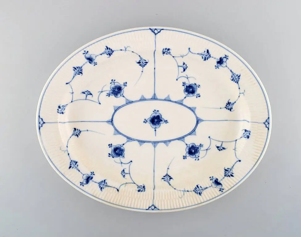 Antike ovale Schale in königlich Kopenhagener Blau mit Riffelmuster aus dem frühen 19. Jahrhundert