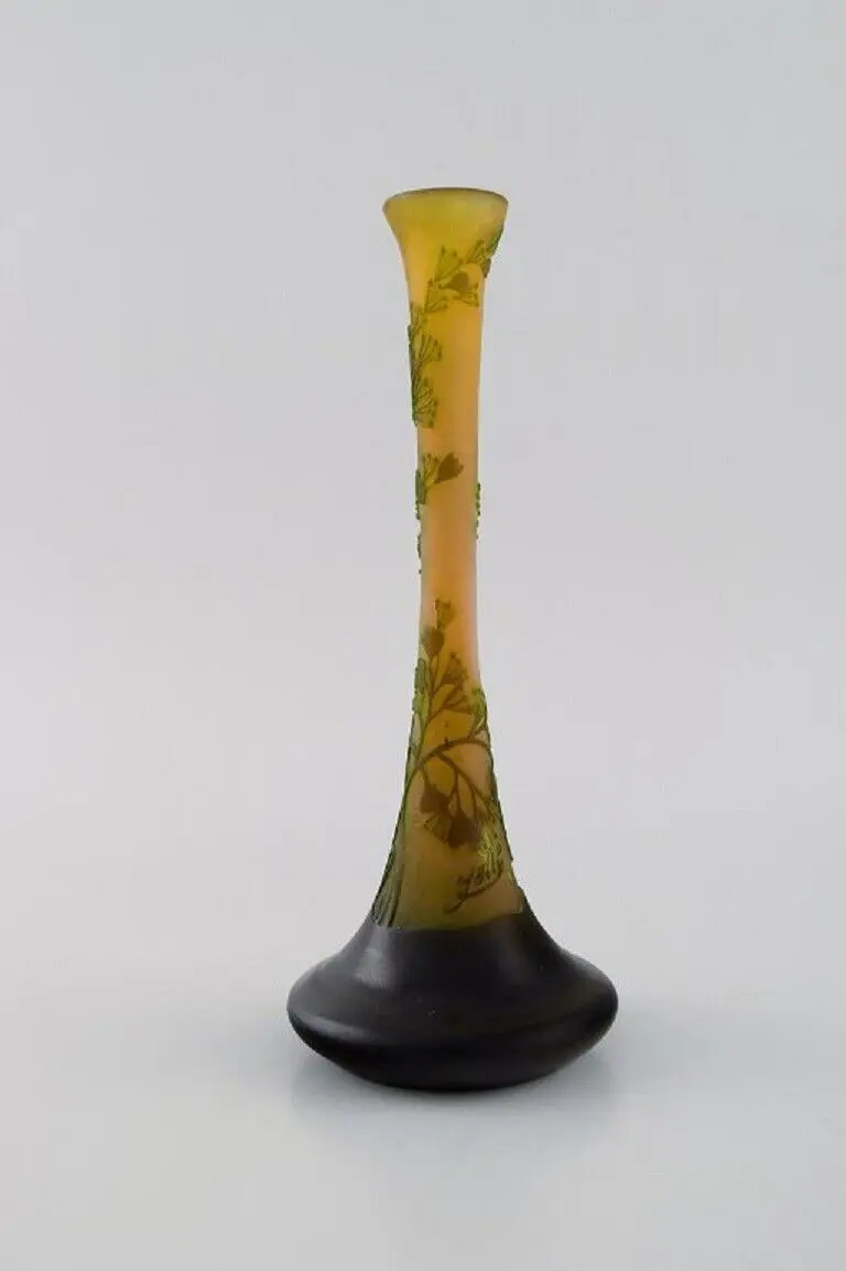 Antiker Emile Gallé Vase aus mattiertem gelben und grünem Kunstglas