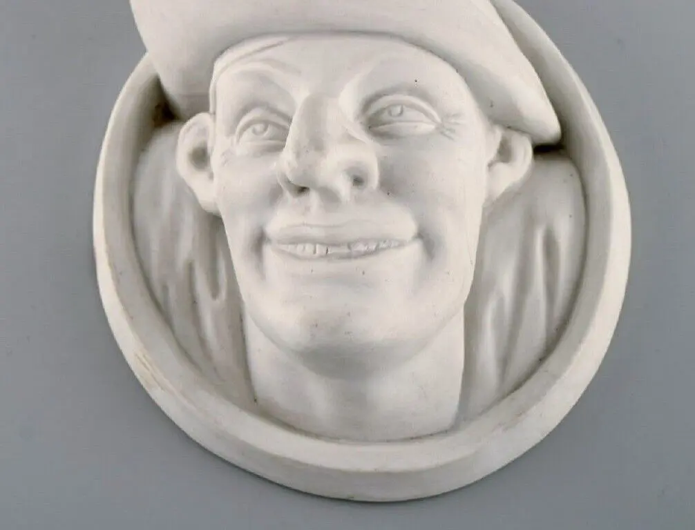 Antikes Wandrelief 'Pierrot' von Christian Joachim (1870-1943) für Royal Copenhagen