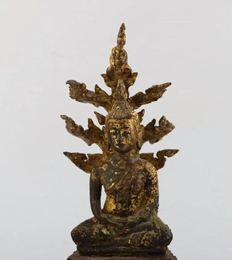 Bangkok Schule: Großer Buddha aus patinierter Bronze, 1800-1850