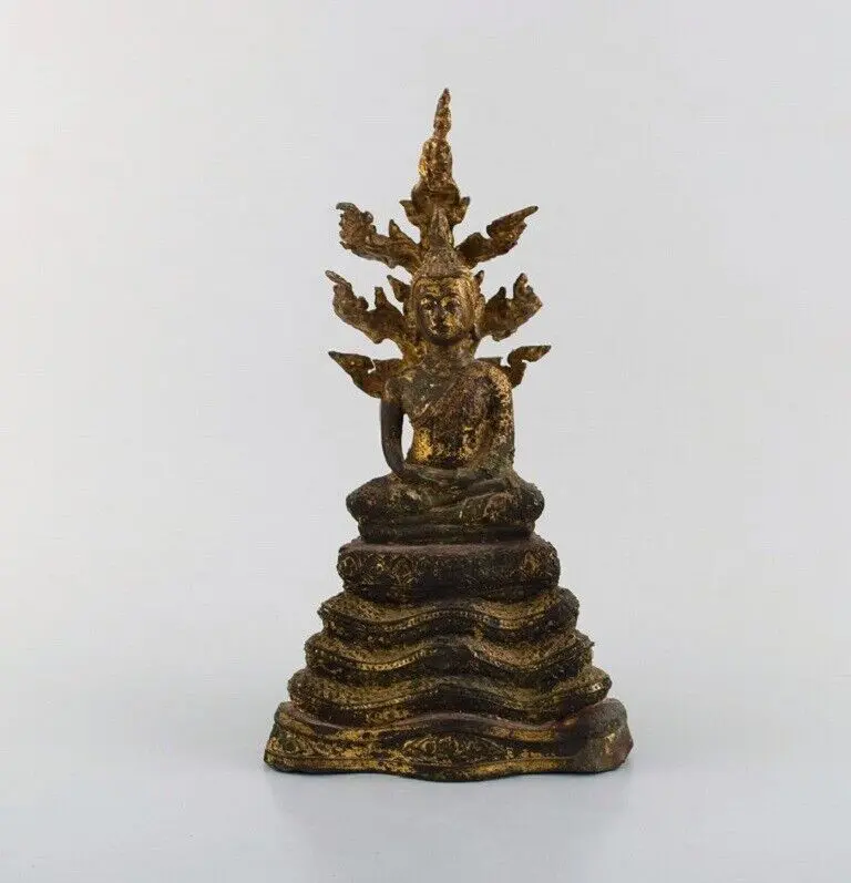 Bangkok Schule: Großer Buddha aus patinierter Bronze, 1800-1850