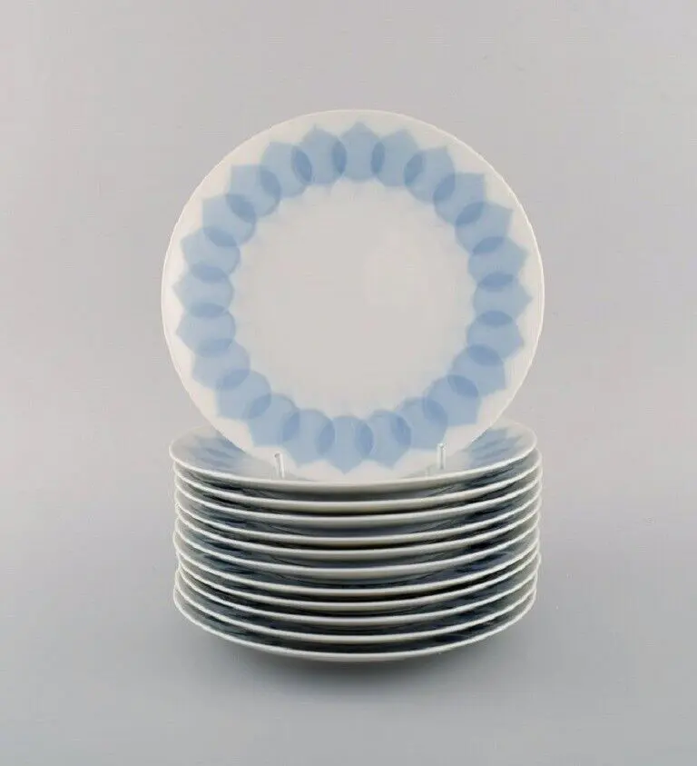 Bjørn Wiinblad für Rosenthal: Zwölf Lotus Porzellan Salatteller aus den 1980er Jahren