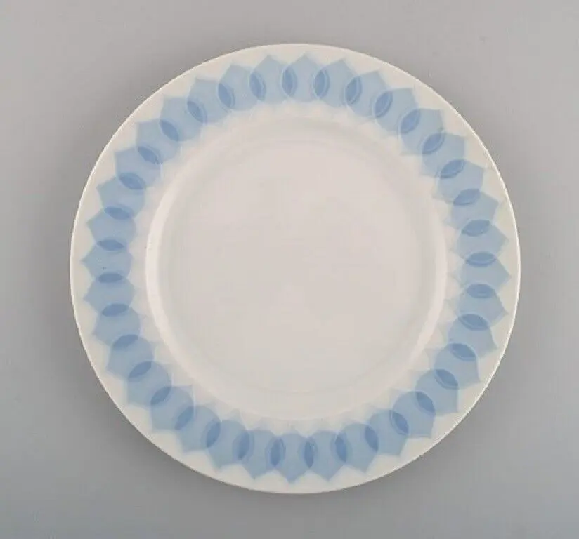 Bjørn Wiinblad für Rosenthal. Zwölf Lotus Porzellanteller aus den 1980er Jahren