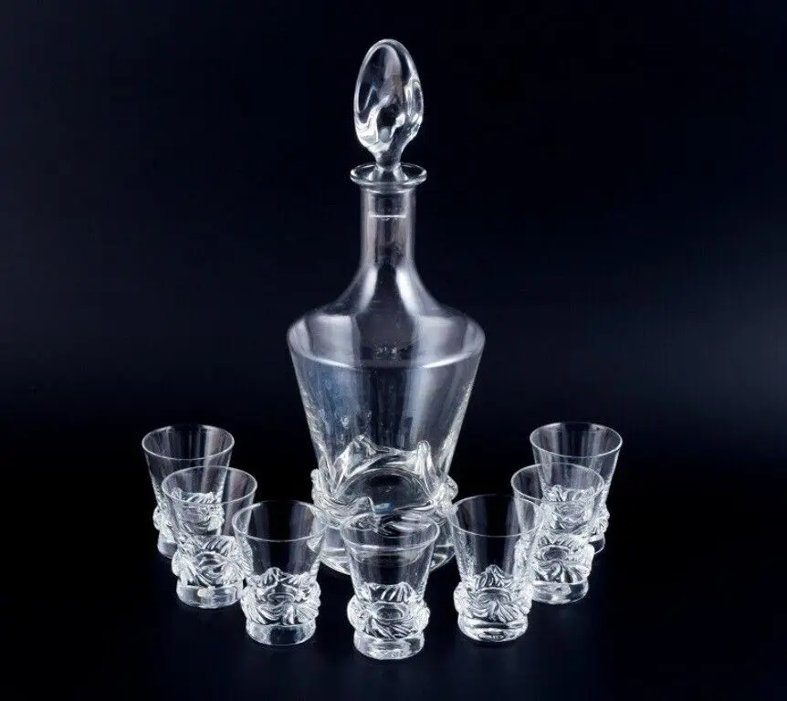 Daum, Frankreich, Kristall-Likörset: eine Karaffe mit sieben Likörgläsern