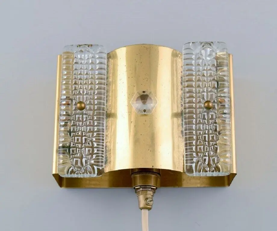 Ein Set von Wandlampen aus Messing und Kunstglas im dänischen Design der 1970er Jahre