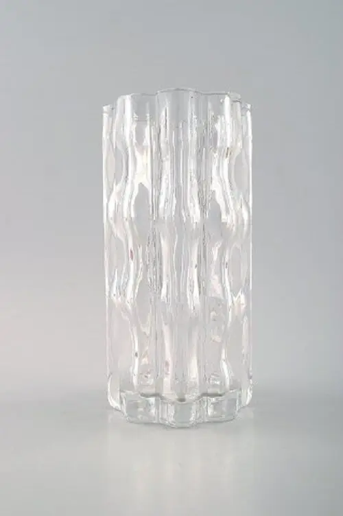 Ein Set von zwei signierten Orrefors Kunstglasvasen, Schweden, Mitte des 20. Jahrhunderts