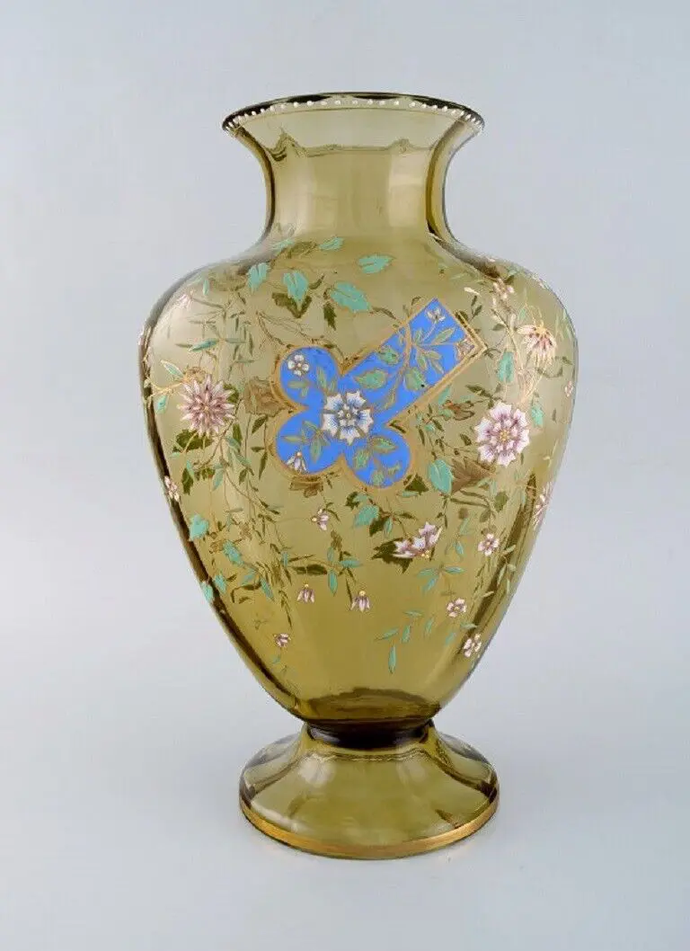 Emile Gallé, Frankreich. Große antike Vase aus rauchfarbenem Kunstglas mit Blumenmotiven