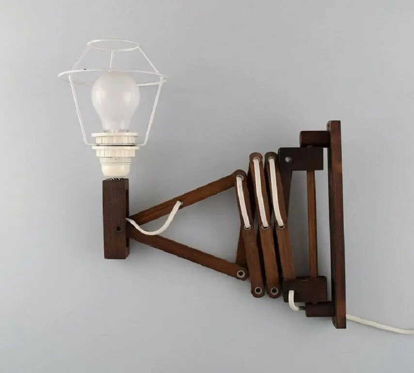 Erik Hansen, Dänemark. Scherenlampe aus dunkler Eiche. 1960er/70er Jahre