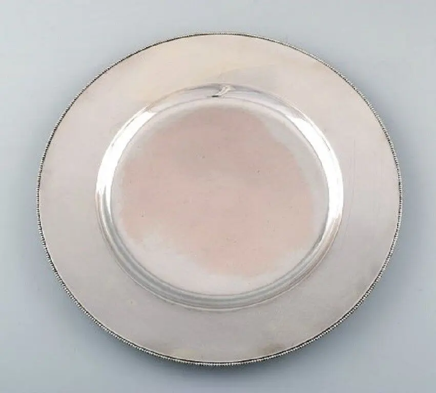 Evald Nielsen Deckplatte aus gehämmertem Sterlingsilber mit Perlrand aus den 1930er Jahren