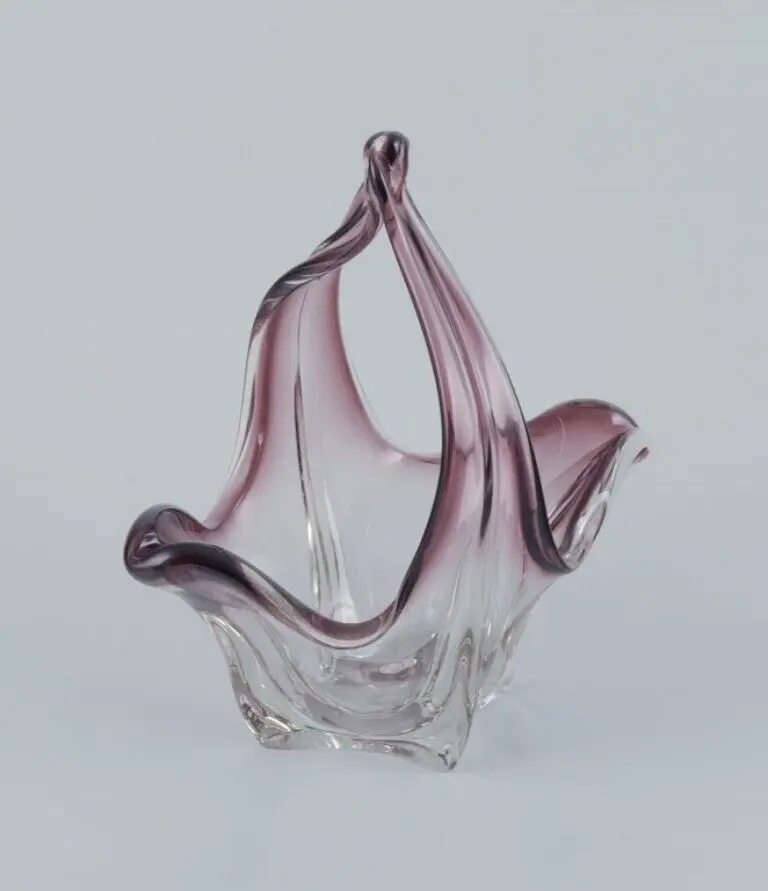 Großer Kunstglaskorb aus Murano, Italien. Transparentes und violettes Glas