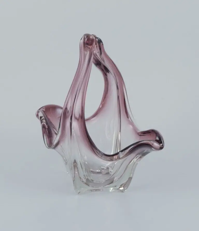 Großer Kunstglaskorb aus Murano, Italien. Transparentes und violettes Glas