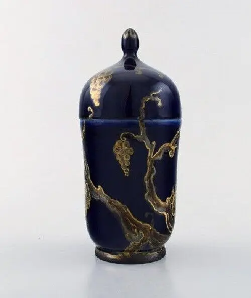 Karl Lindström und Nils Emil Lundström von Rörstrand. Porzellandose mit Deckel