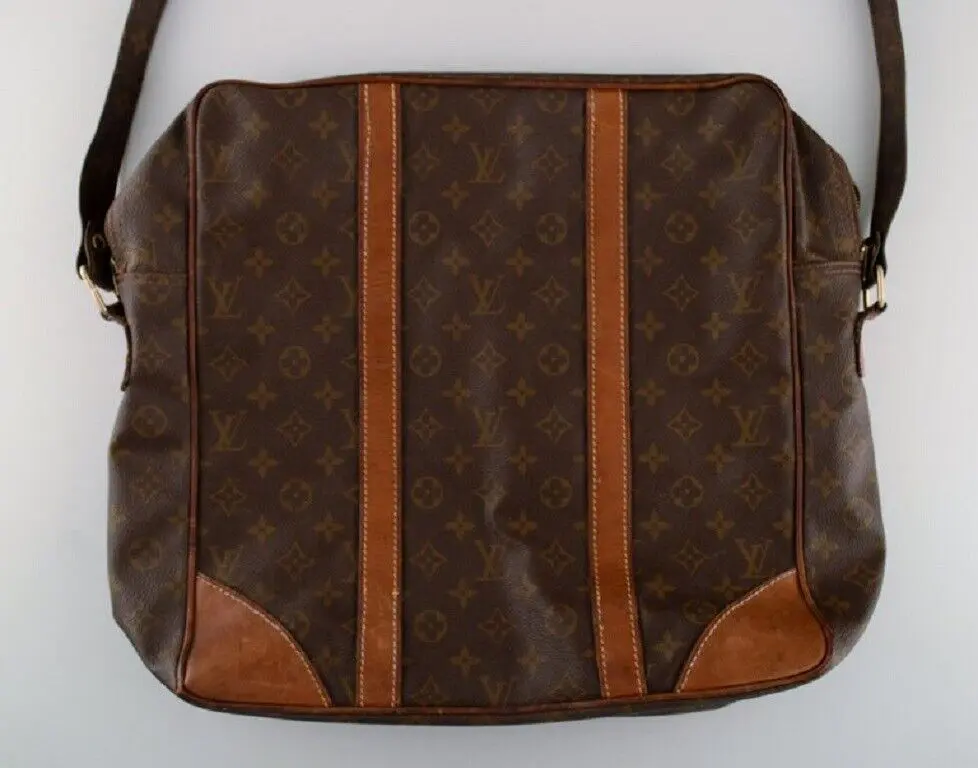 „Louis Vuitton. Große Vintage Schultertasche. Monogramm-Canvas. 1970er Jahre.“