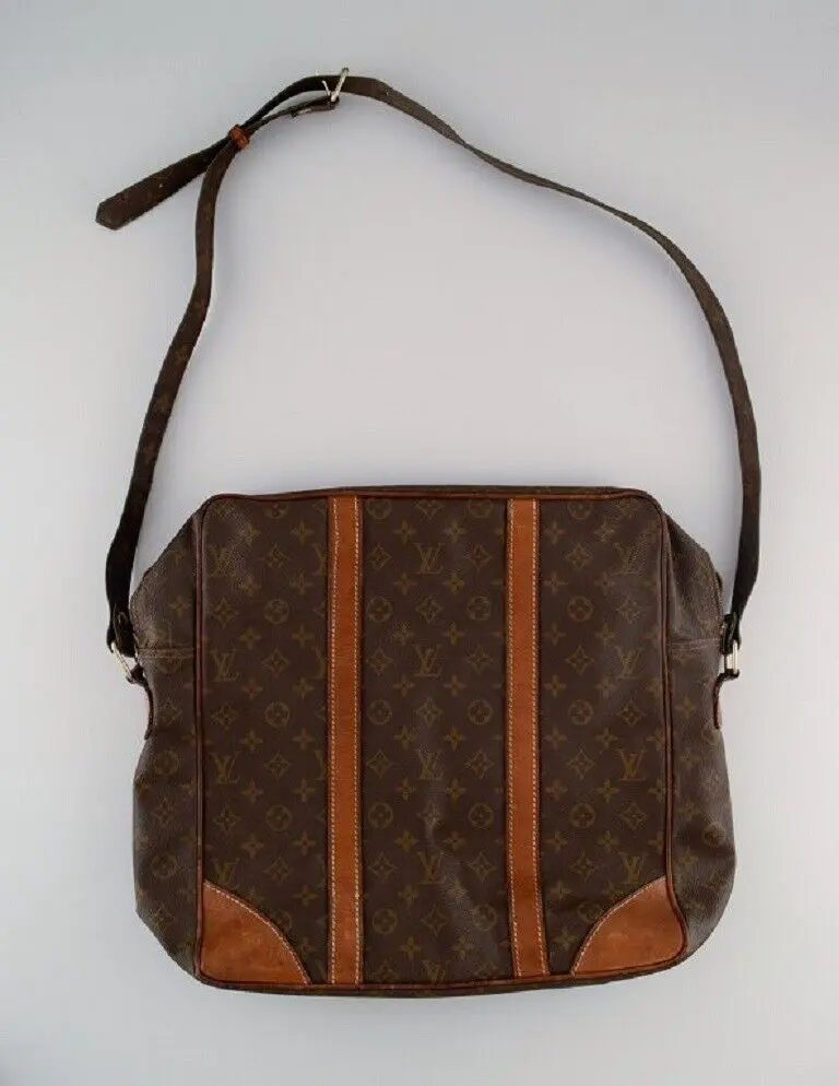 „Louis Vuitton. Große Vintage Schultertasche. Monogramm-Canvas. 1970er Jahre.“
