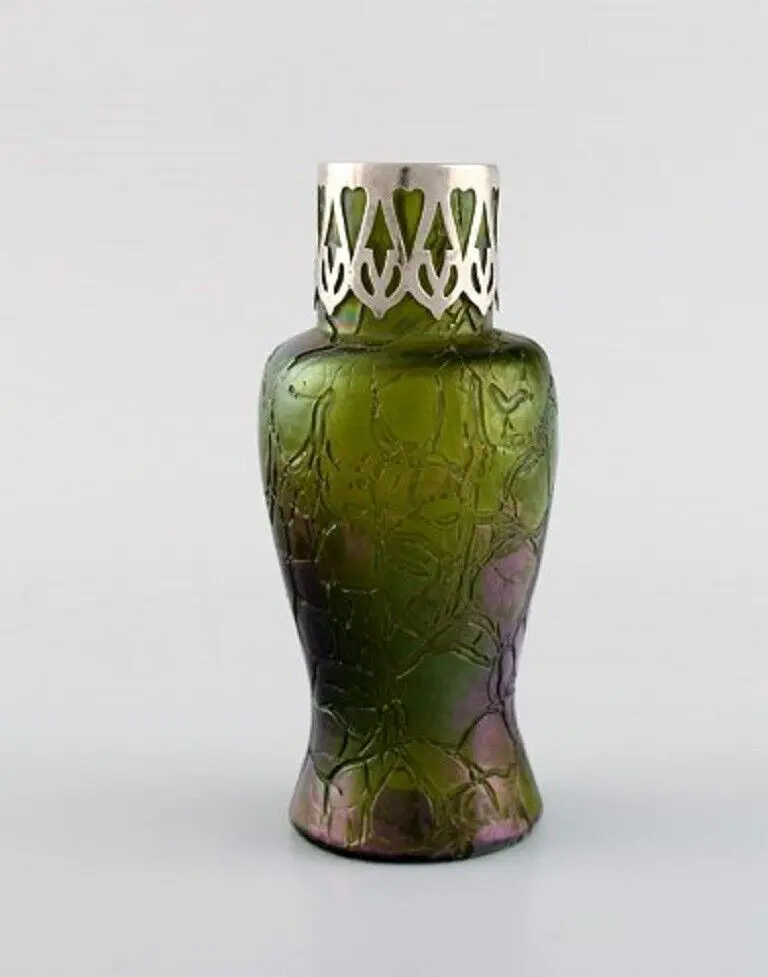 Pallme-König Jugendstil-Vase aus grünem Kunstglas mit Silbermontage