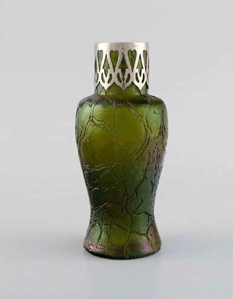 Pallme-König Jugendstil-Vase aus grünem Kunstglas mit Silbermontage