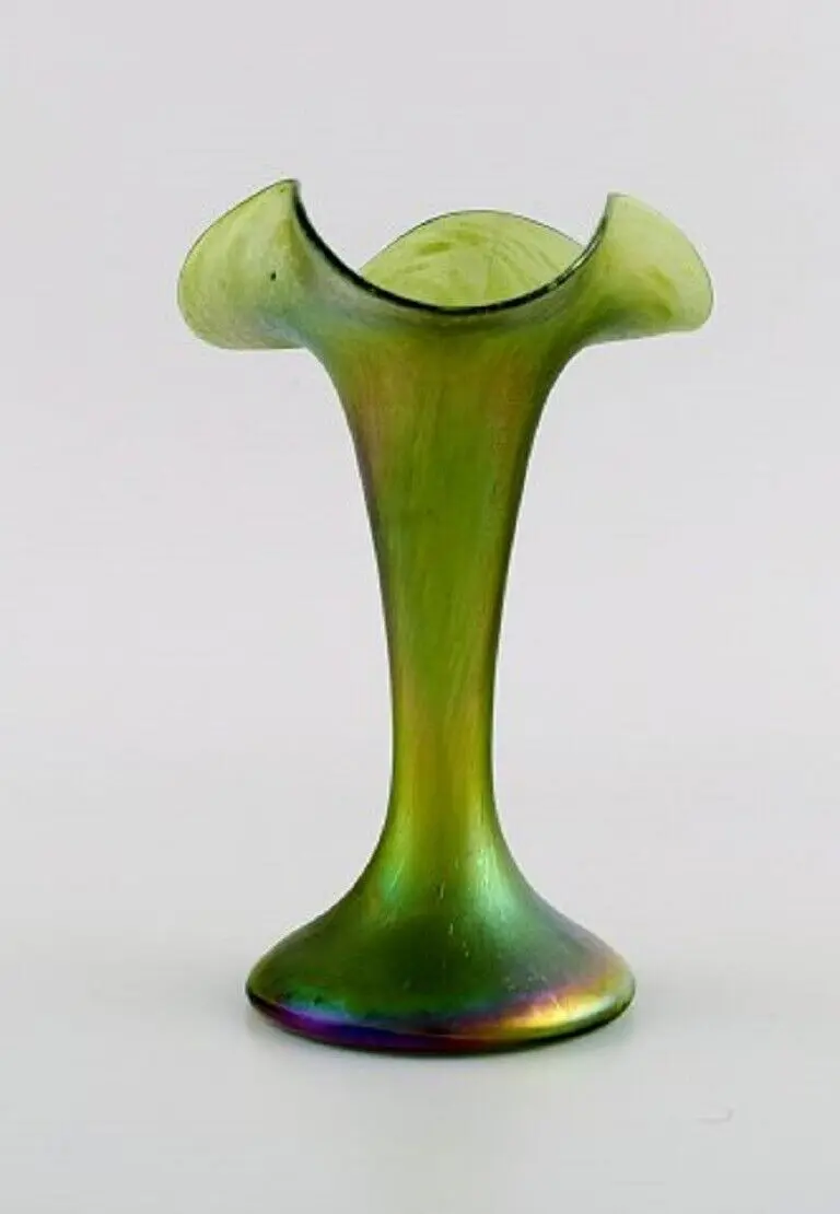 Pallme-König Jugendstil Vase aus schillerndem grünen Kunstglas, um ca. 1900