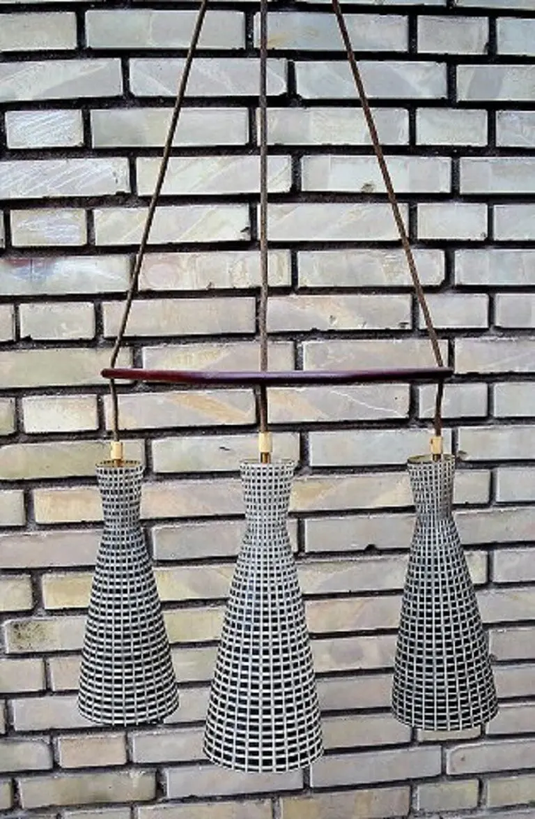 Pendelleuchte im Stil von Stilnovo mit drei diabolo-förmigen Schirmen aus Murano-Glas