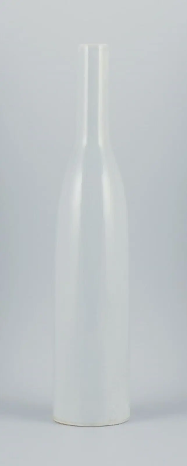 Ruelland Stil, hohe keramikvase in flaschenform mit heller grauer Glasur