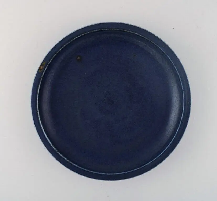 Runde Saxboschale aus glasiertem Steinzeug mit attraktiver Glasur in tiefblauen Nuancen