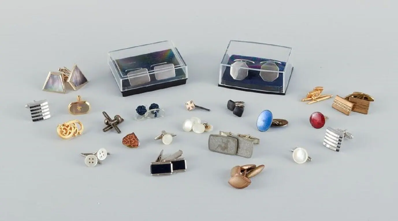 Umfangreiche Kollektion skandinavischer Manschettenknöpfe aus vergoldetem und versilbertem Metall