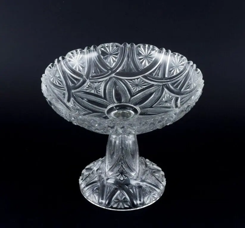 Val St. Lambert, Belgien. Großes Herzstück aus klarem Kristallglas