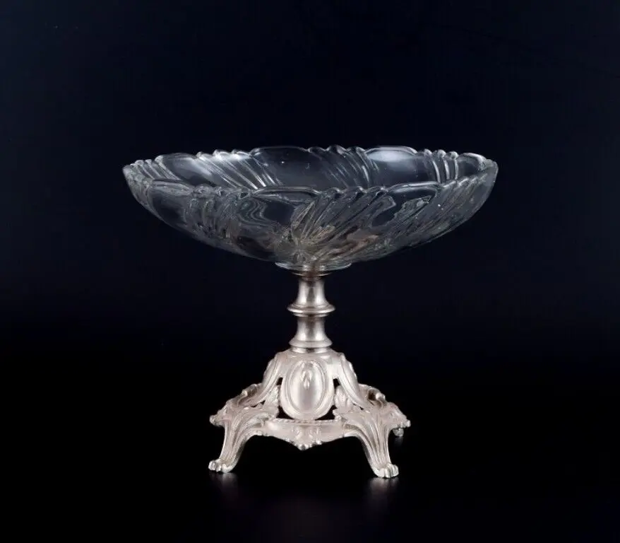 Val St. Lambert, Belgien. Großes Herzstück aus Kristall und Metall