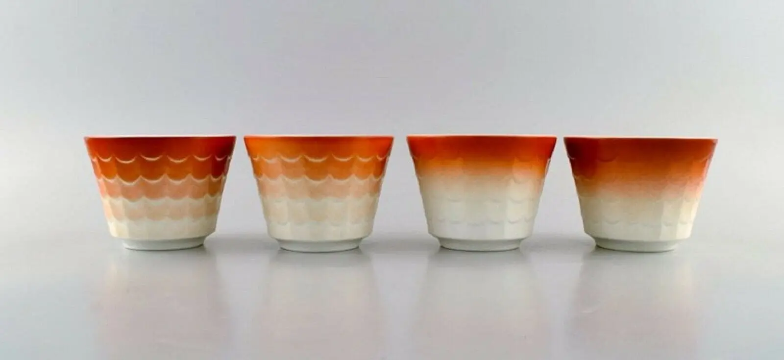 Wilhelm Kåge für Gustavsberg: Set aus acht glasierten Porzellan-Kräutertöpfen