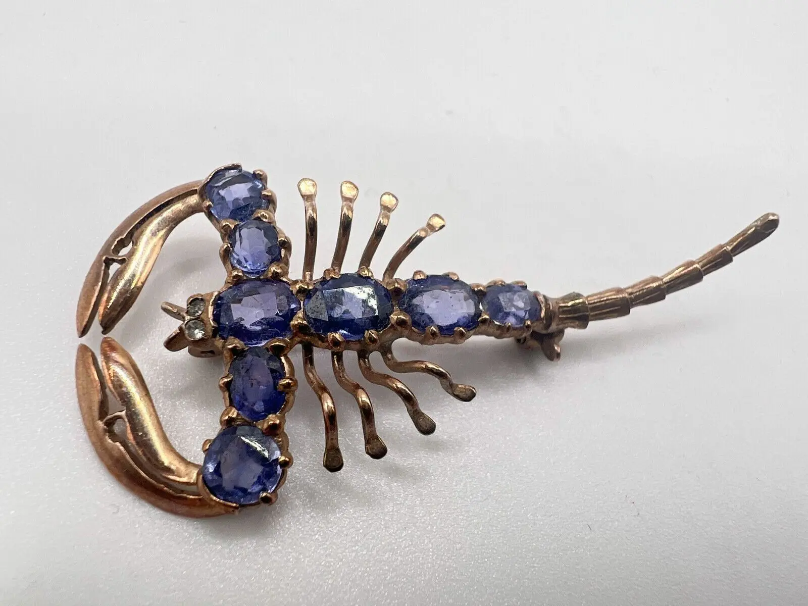 14-karätige Gelbgold-Brosche mit 3,45 ct Saphiren