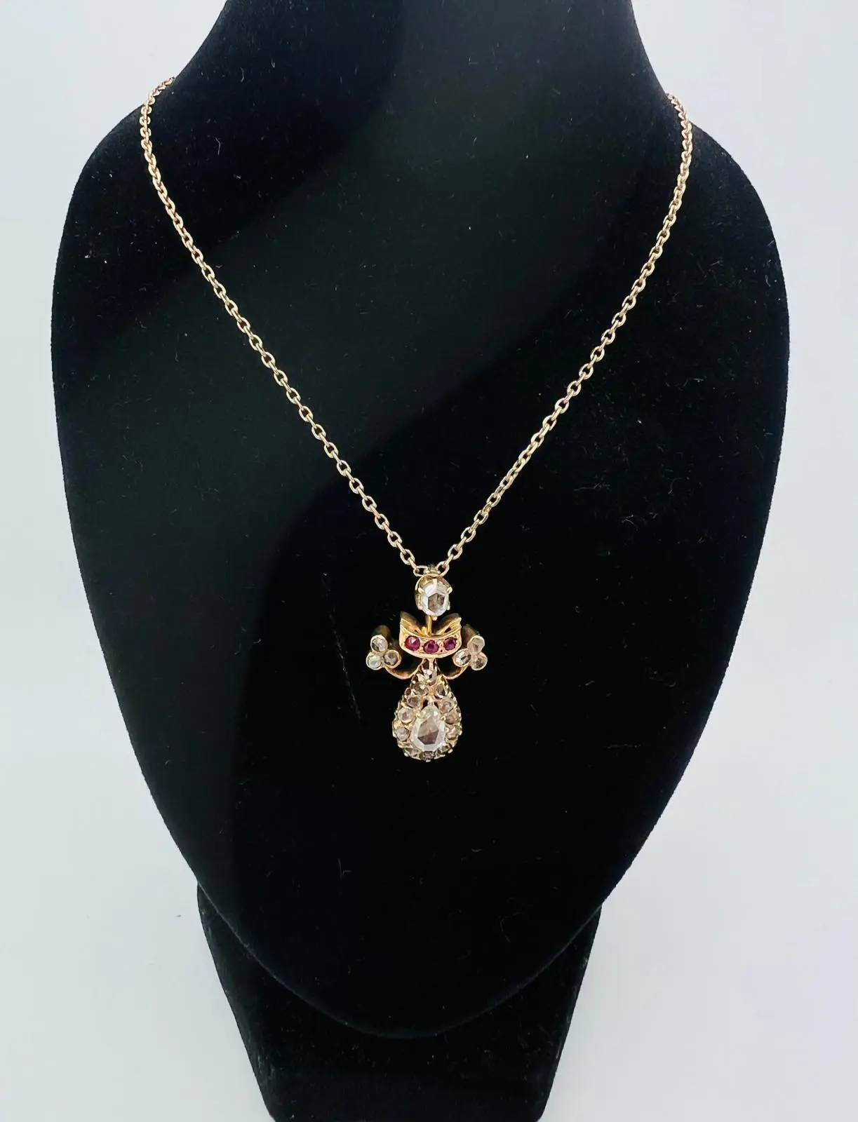 14K Gelbgold-Halskette mit 0,729 ct Diamanten und 0,048 ct Rubinen