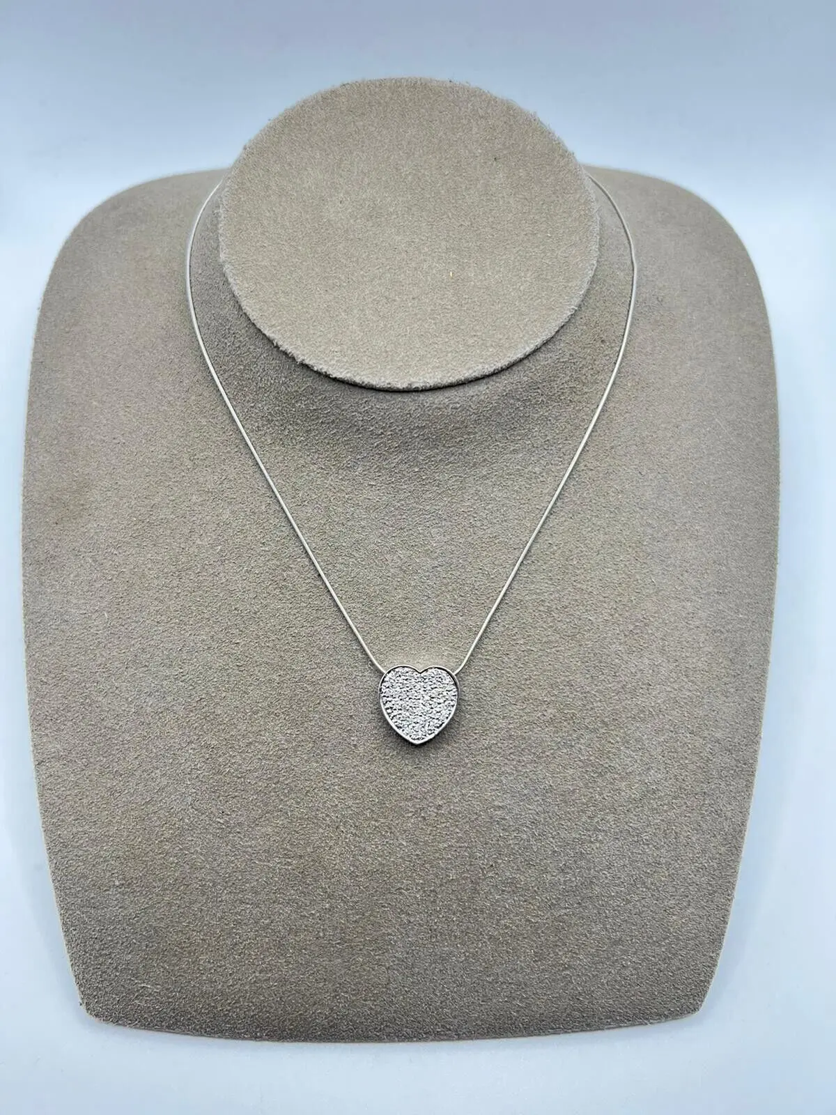 585er Weißgoldkette mit einem Diamant-Herzanhänger