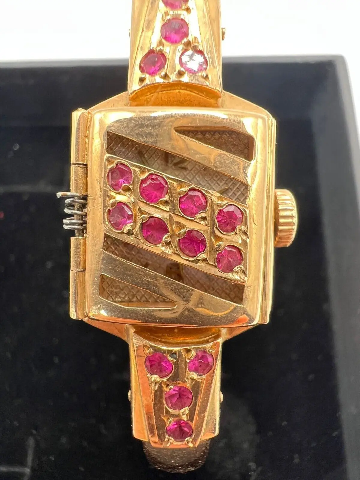 Armbanduhr aus 583er Gelbgold mit 0,4 ct Rubinen