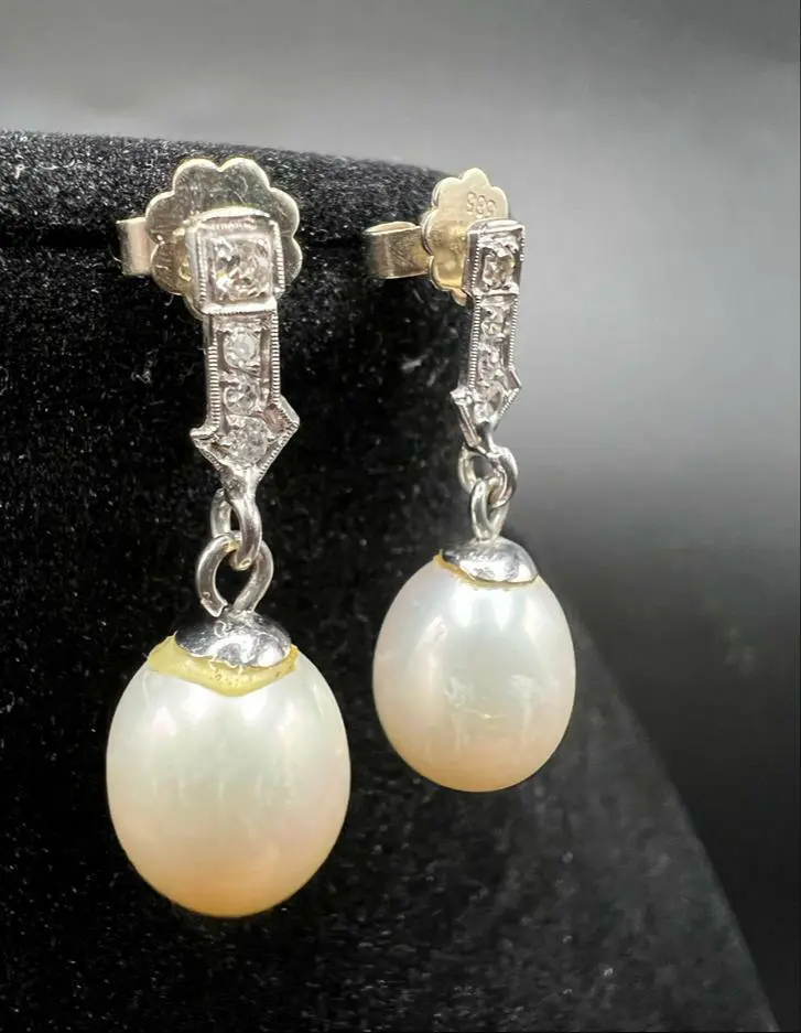 Art Deco Ohrstecker aus 750er Weißgold mit Diamanten und Naturperlen