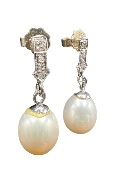 Art Deco Ohrstecker aus 750er Weißgold mit Diamanten und Naturperlen