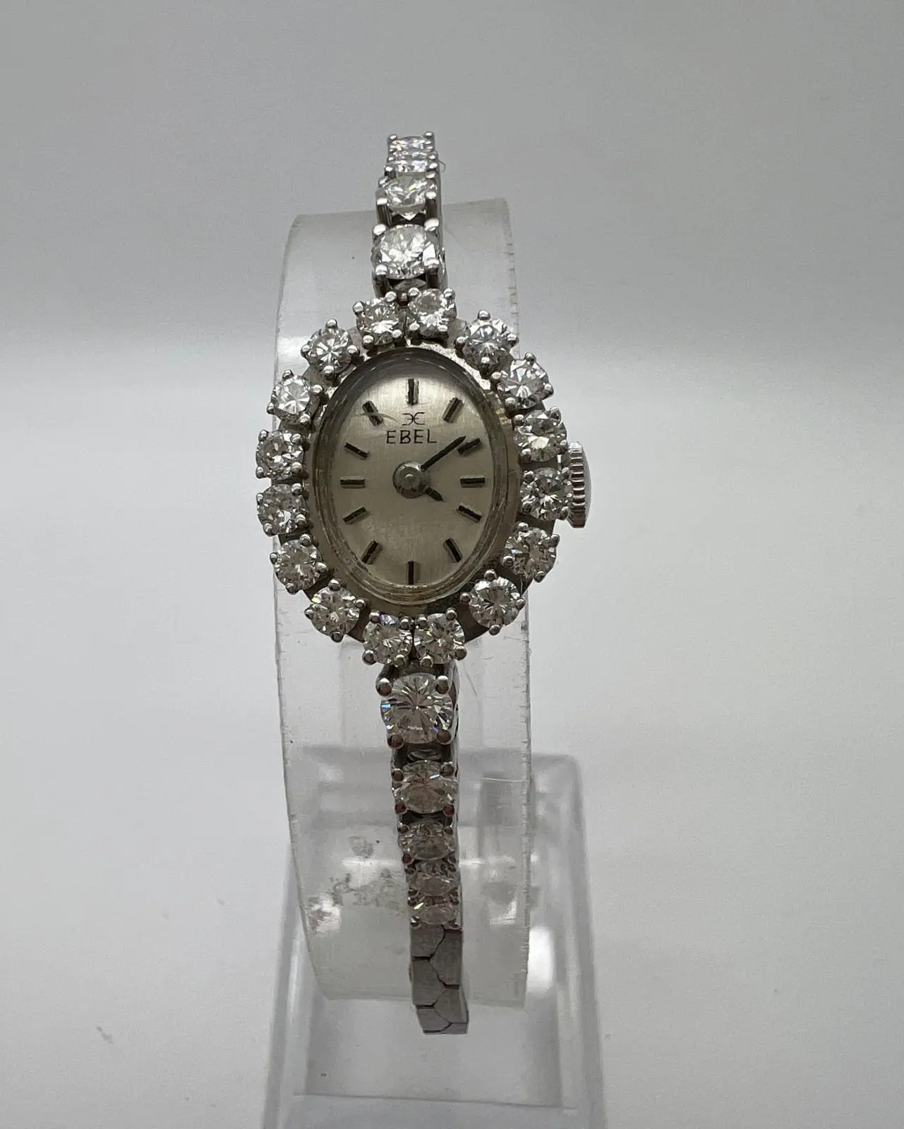 EBEL Damenarmbanduhr aus 18 Karat Weißgold, besetzt mit 2,124 Karat Diamanten, 18 cm lang