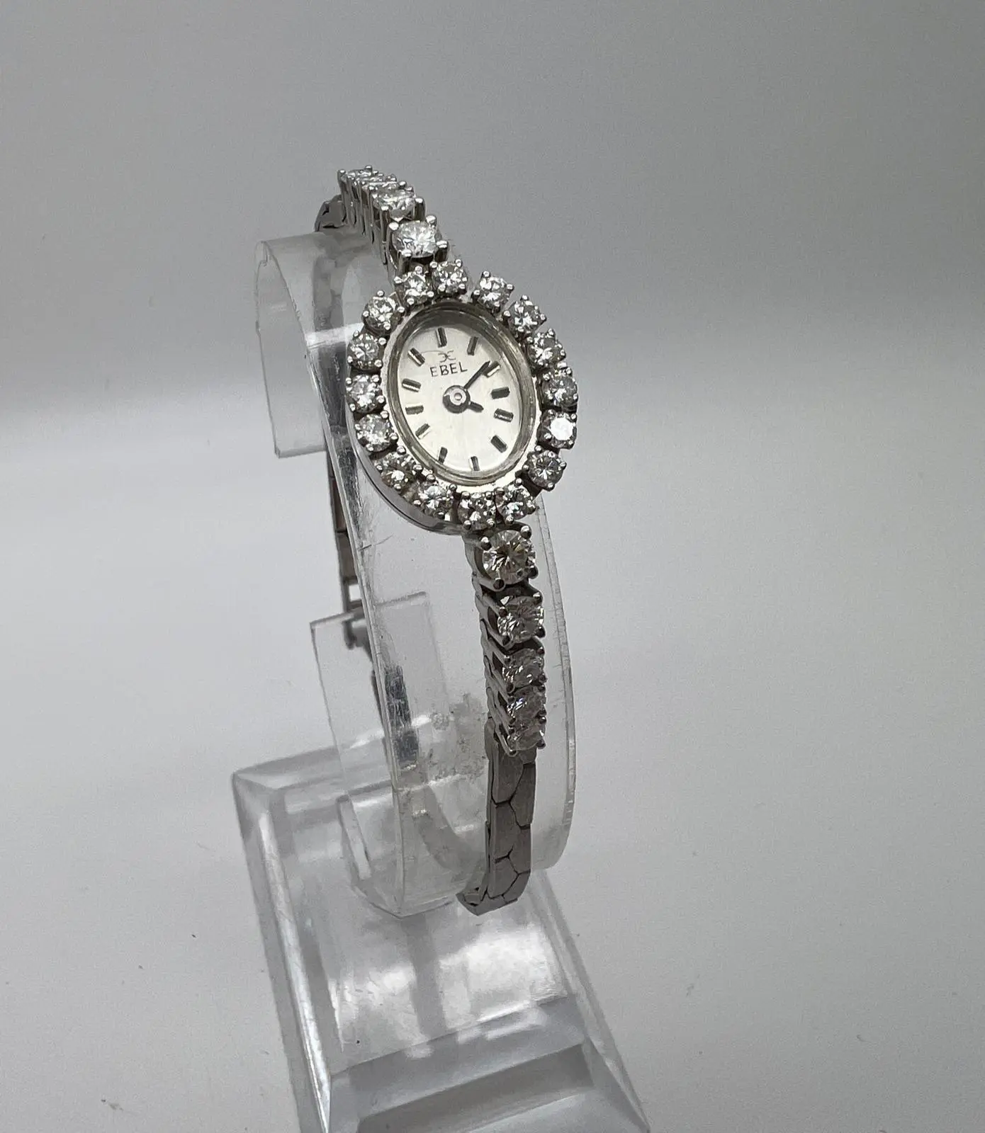 EBEL Damenarmbanduhr aus 18 Karat Weißgold, besetzt mit 2,124 Karat Diamanten, 18 cm lang