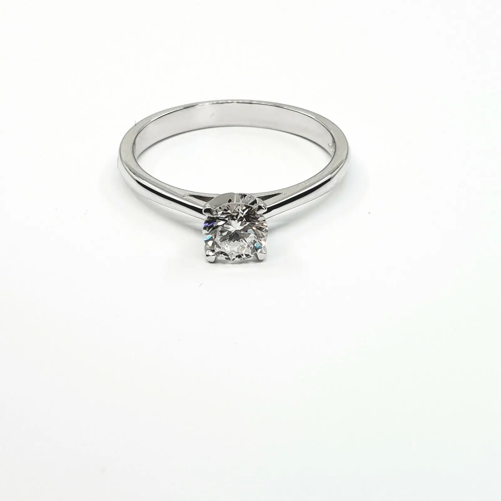 „Hochwertiger Solitaire-Ring mit GIA-zertifiziertem Diamanten 1,00ct D/IF im Brillantschliff“