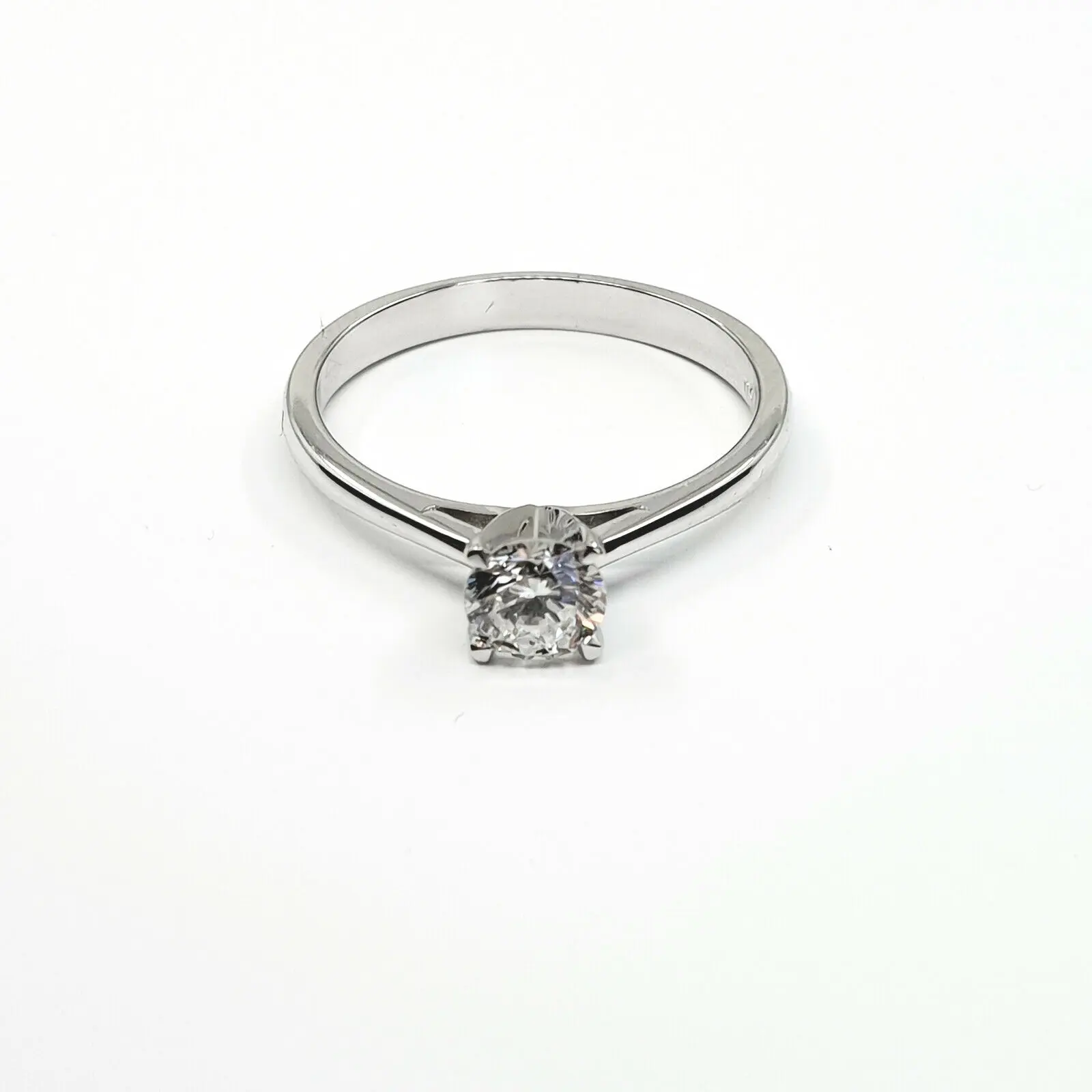 „Hochwertiger Solitaire-Ring mit GIA-zertifiziertem Diamanten 1,00ct D/IF im Brillantschliff“