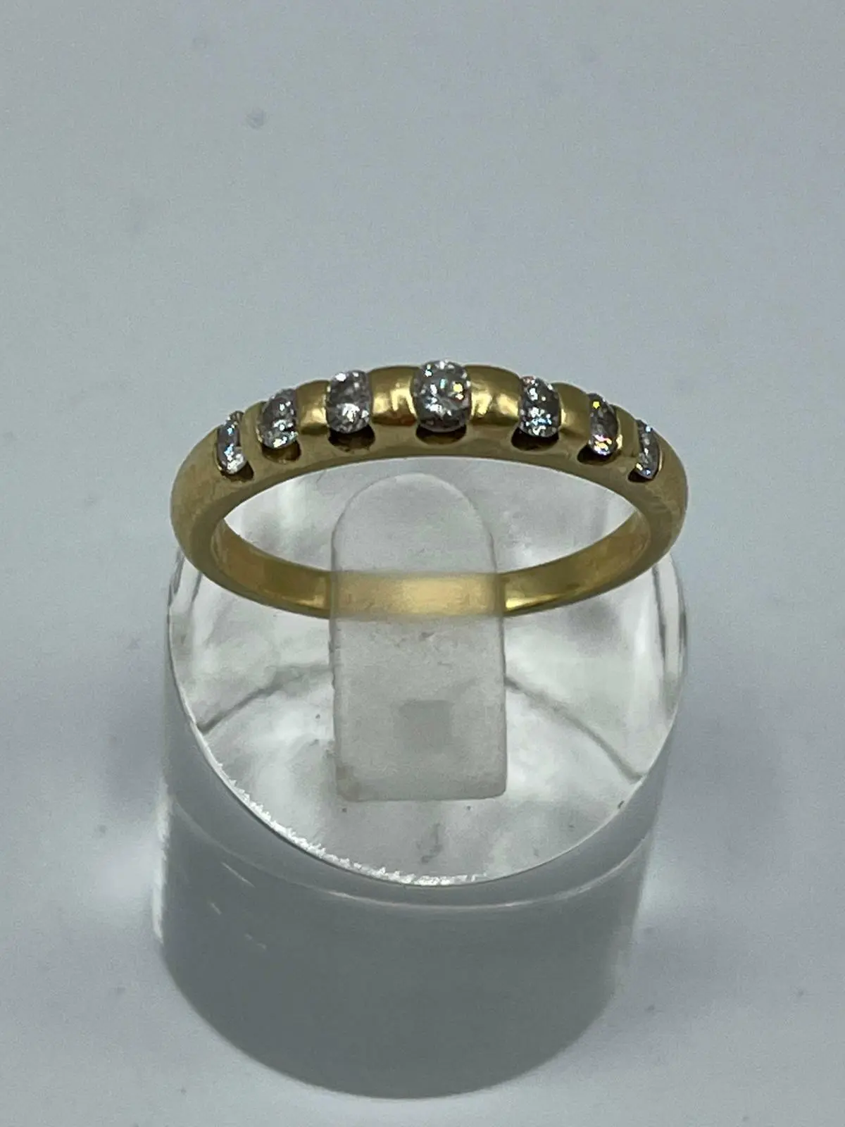 Memoire Ring aus 18k Gelbgold mit sieben Diamanten