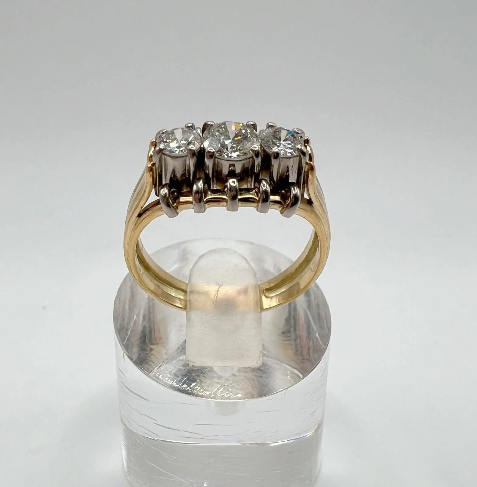Ring aus 585er Gelbgold mit 0,9 ct Diamanten