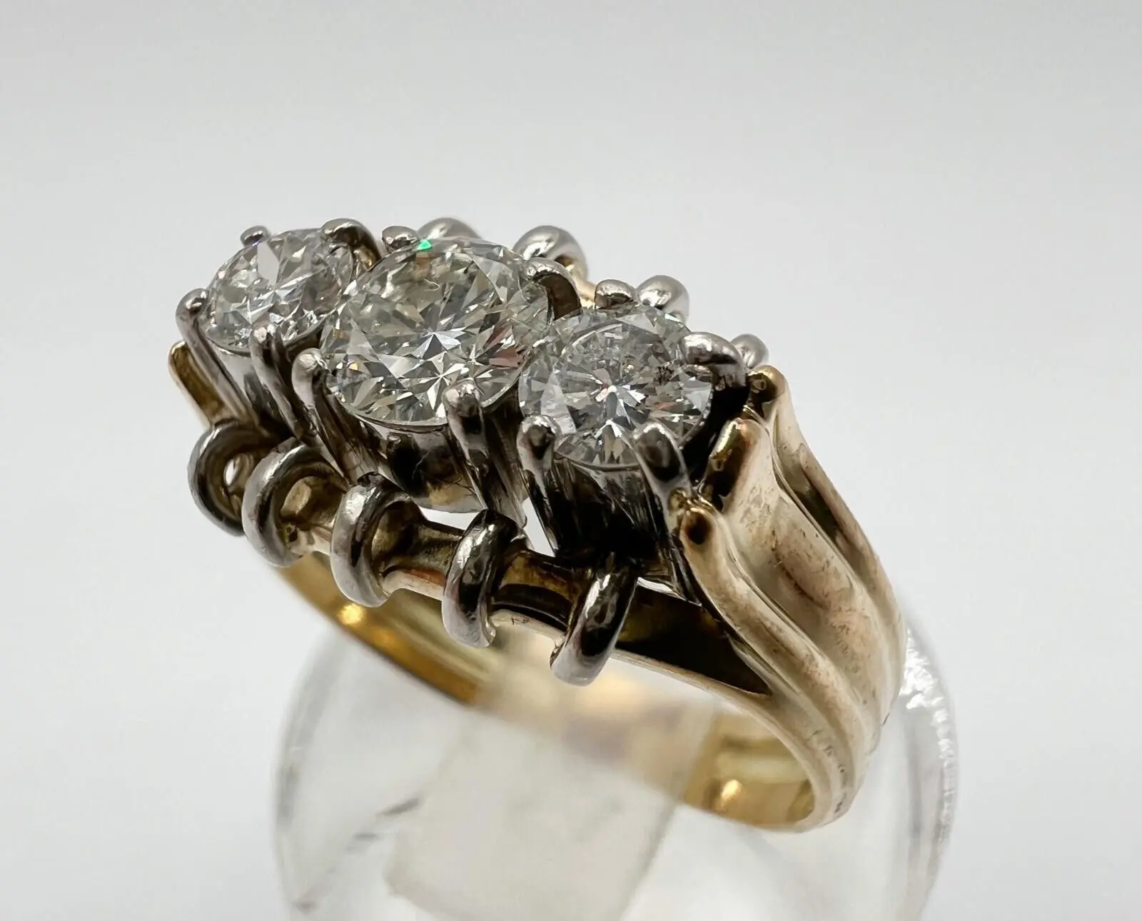 Ring aus 585er Gelbgold mit 0,9 ct Diamanten