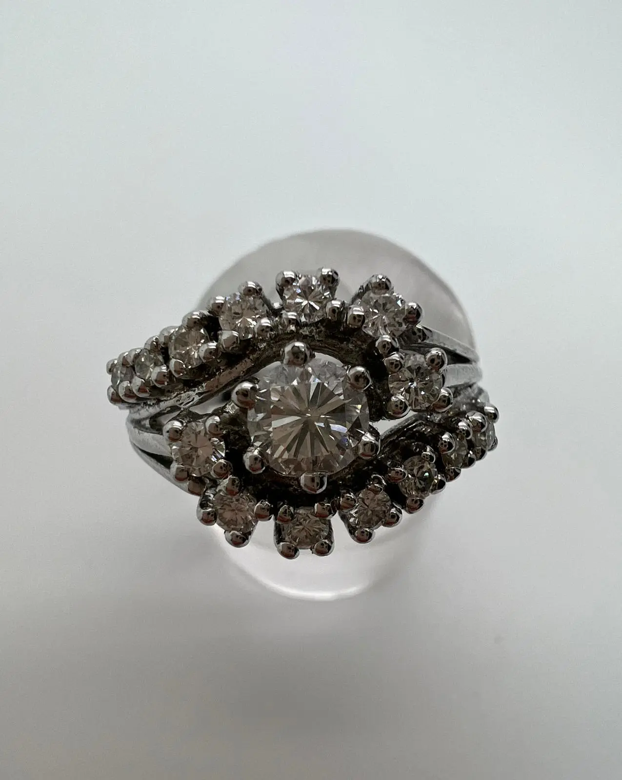 Ring aus 585er Weißgold mit 0,954 ct Diamanten