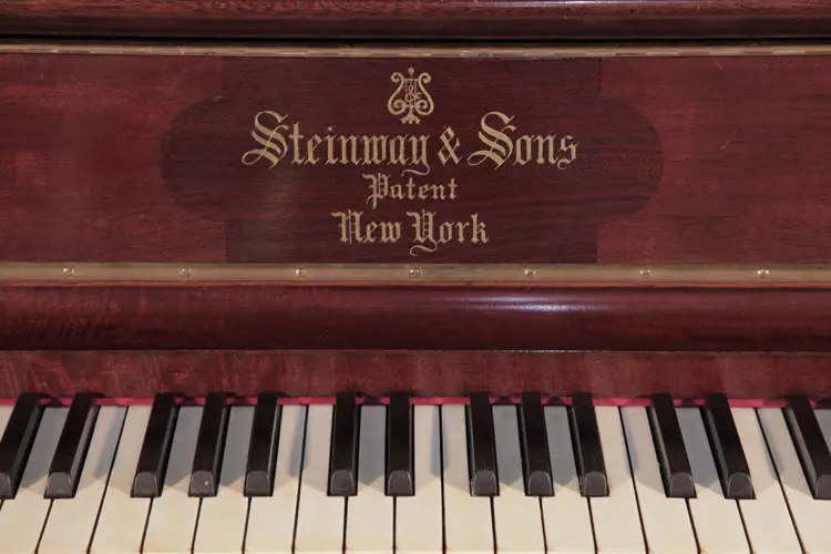 Steinway Klavier in aufrechter Bauweise