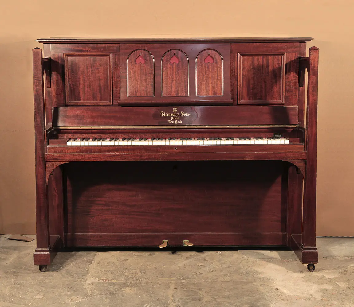 Steinway Klavier in aufrechter Bauweise