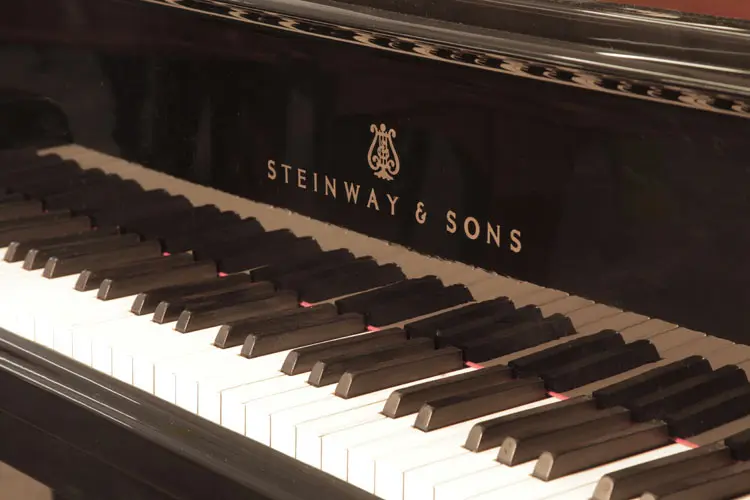 „Überholtes Steinway Modell B Konzertflügel“