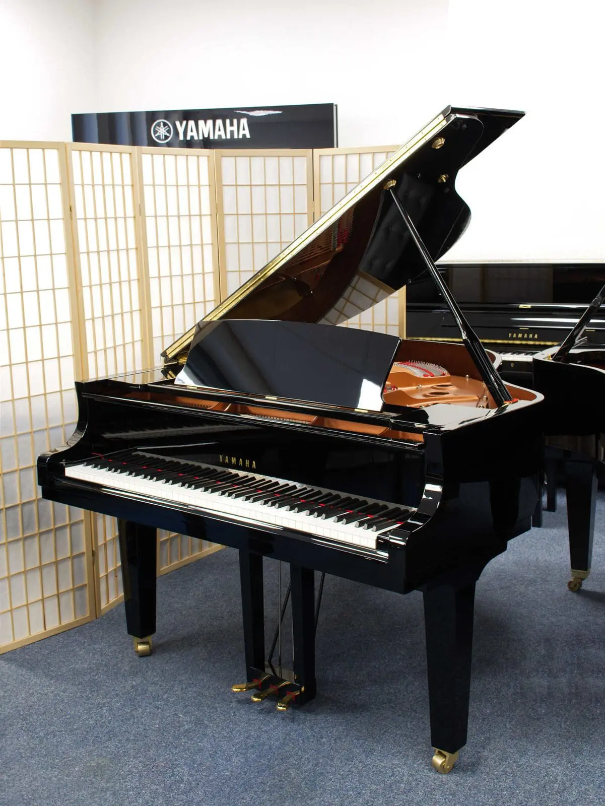 Gebrauchter Yamaha C1X Flügel in schwarz hochglanzpoliert